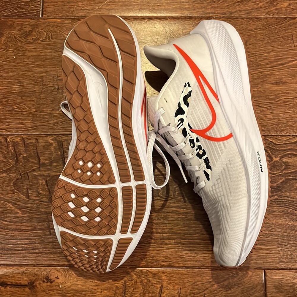 Nike Women’s Pegasus 39 Running Shoes, EUC, White/Platinum Tint, DZ5214-100 - Picture 9 of 15